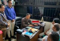 Ketiga tersangka (Kanan) saat dilimpahkan ke Kejaksaan Negeri Tanggamus, Kamis 4 April 2024. Foto : Polres Tanggamus.