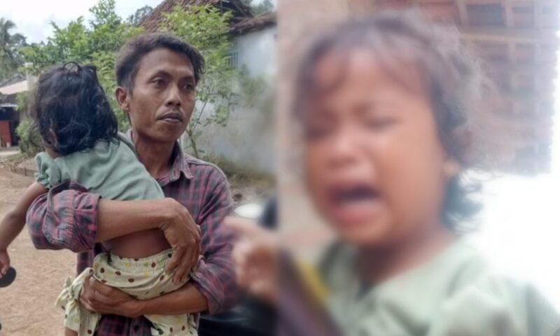 Kolase foto saat keluarga anak datang menjemput dan saat informasi beredar ditemukannya anak perempuan di Pekon Banjarnegeri Gunung Alip, Tanggamus, Selasa 9 April 2024. Foto : Platform Facebook.