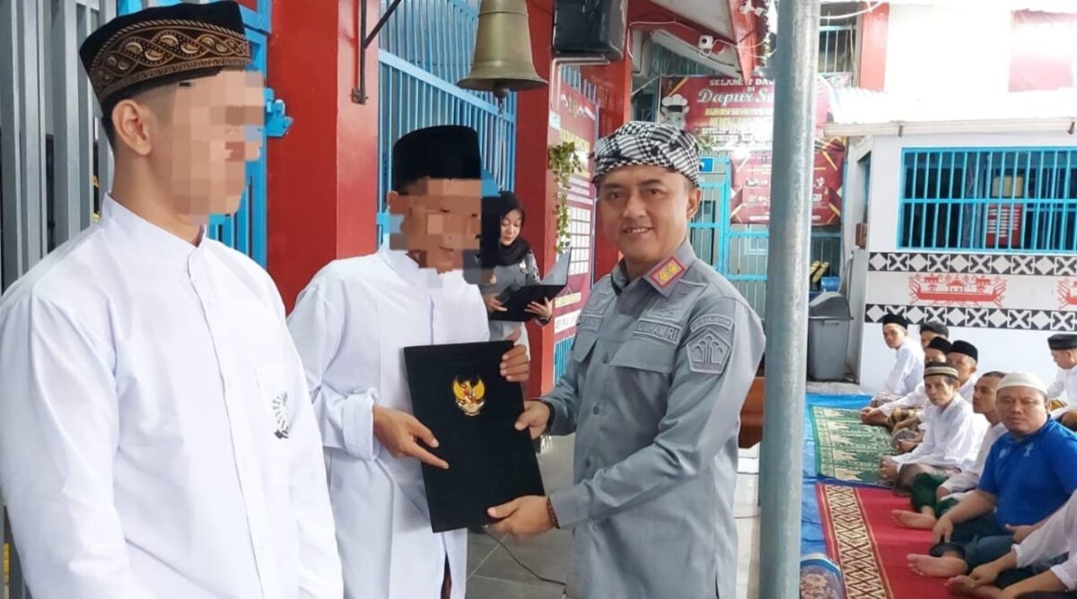 Pemberian Surat Remisi di Rutan Kota Agung, Tanggamus, Rabu 10 April 2024. Foto : Humas Rutan Kota Agung.