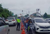 Lajur Tekuk Kiri Diarahkan Polres Lampung Tengah Bagi Kendaraan dari Arah Lampung Utara dan Tulang Bawang Tuju Bandar Lampung, Kamis 11 April 2024. Foto : Polres Lamteng.