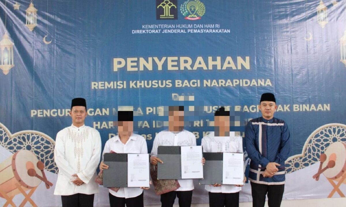 Simbolis Penyerahan Remisi Khusus Idul Fitri 1445 Hijriah di Lapas Kota Agung, Tanggamus, Rabu 10 April 2024. Foto : Dok. Humas Lastagung.