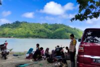 Pengunjung Menikmati Keindahan Teluk Kiluan, Tanggamus, Lampung, Jumat 12 April 2024. Foto : Irawan/Media Prioritastv.com.