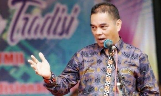 Ronggur L Tobing, Staf Ahli Bidang Pemerintahan dan Kesejahteraan Rakyat Lambar Semasa Hidupnya. Foto : Dokumentasi.