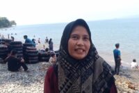 Salah Satu Pengunjung Pantai Terbaya, Kota Agung, Tanggamus saat Memberikan Keterangan, Sabtu 13 April 2024, Foto : Herdi/Media Prioritastv.com.