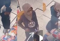 Kolase Foto saat Pemilik meninggalkan HP dan saat Wanita Berkacamat Meraih HP Tersebut, Minggu 14 April 2024. Foto : Tangkapan Layar Video.