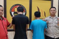 Kedua tersangka sebelum dijebloskan ke Sel Tahanan, Jumat 19 April 2024. Foto : Polres Tanggamus.