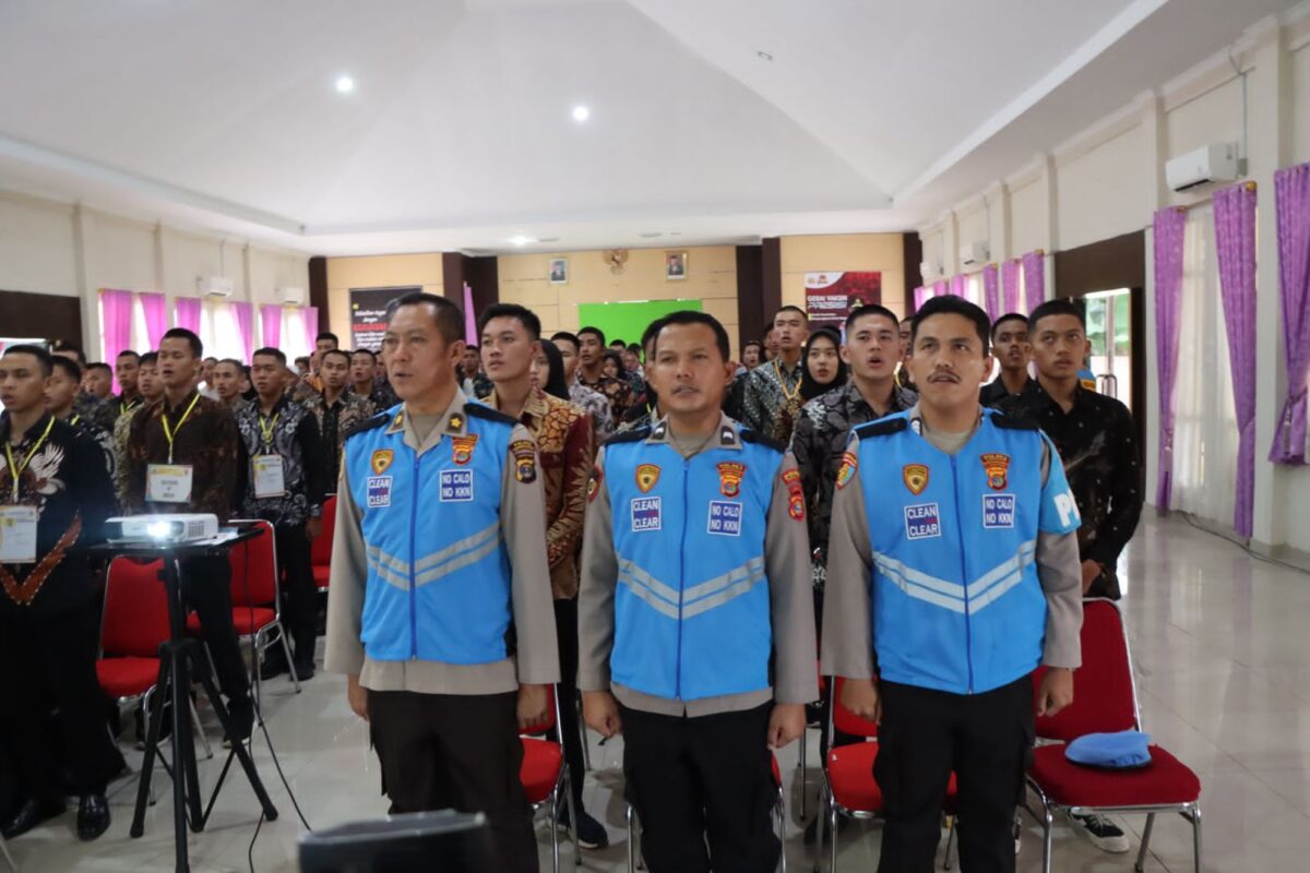 Kabag SDM Polres Tanggamus bersama Pabanrim Polri TA 2024 saat Mengikuti Zoom Pakta Integritas, Foto : Humas Polres Tanggamus