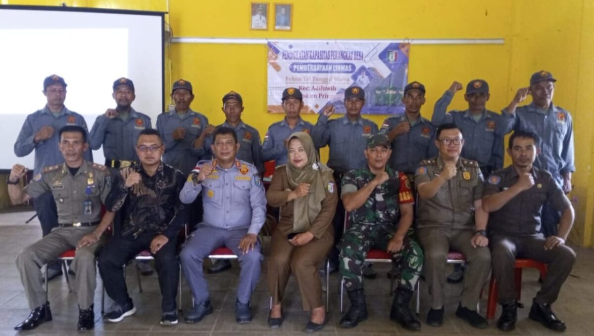 Foto Bersama Usai Pemberdayaan dan Peningkatan Kinerja dan Kapasitas Linmas di Pekon Tritunggal Mulyo, Adiluwih, Pringsewu, Selasa 23 April 2024. Foto : Agus Yulianto/Media Prioritastv.com.