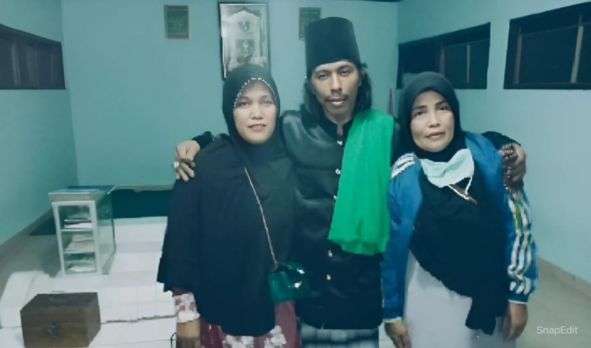 Foto Iroh (Kanan) bersama sang adik Muslimah dan Ahmad selaku adik iparnya yang dikirim ke kantor berita Media Prioritastv.com, Rabu 24 April 2024.