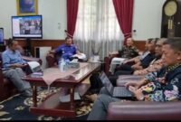 Wakil Gubernur Lemhanas yang juga Plt. Gubernur Lemhanas, Letjen TNI Eko Margiyono, MA saat menerima Kunker Pejabat Bupati Tanggamus, Ir. Mulyani Irsan, MT dan tim di ruang kerjanya, Kamis 25 April 2024. Foto : Ubay/Media Prioritastv.com.