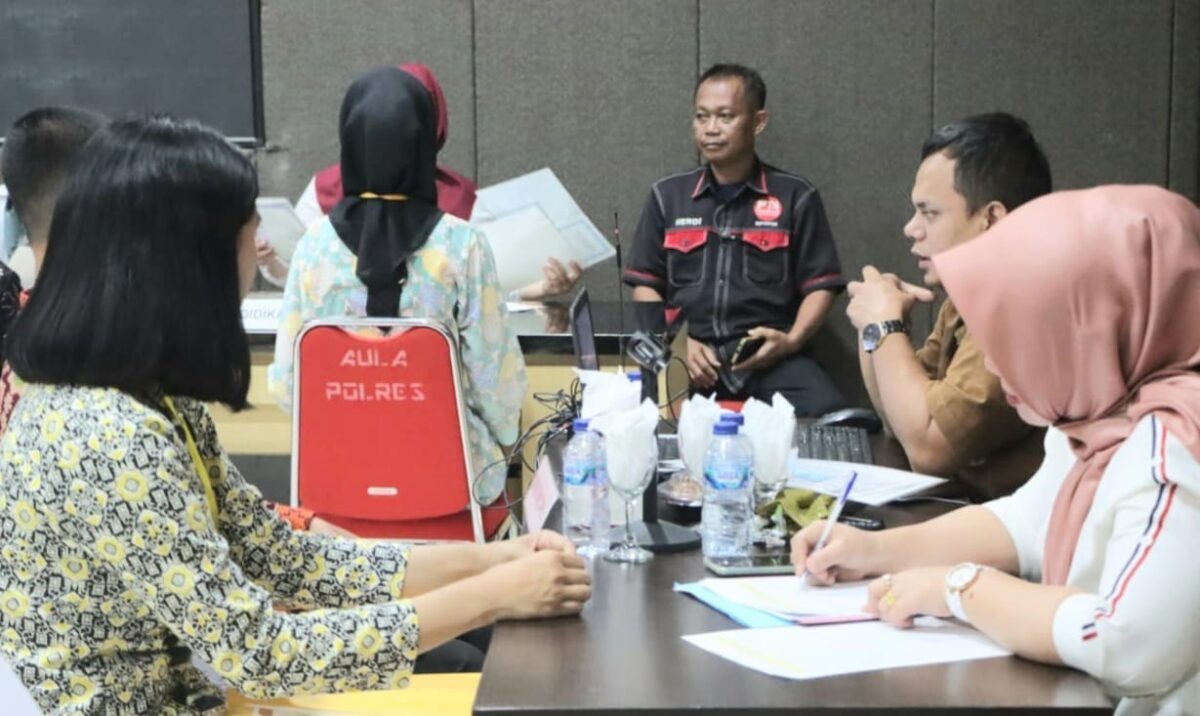 Pengawas External dibawah Manajemen Kantor Berita PT Media Prioritas Tivi Melakukan Pengawasan Rikmin di Polres Tanggamus, Rabu 24 April 2024. Foto : Edi Hidayat/Media Prioritastv.com.