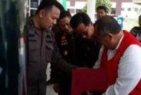 Tersangka Waskito Joko Suryanto saat Akan Dibawa Mobil Tahanan ke Rutan Kelas 1A Bandar Lampung, Kamis 25 April 2024. Foto : Samuel/Media Prioritastv.com.