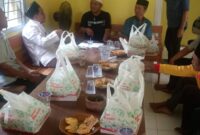 Pengurus dan Anggota KWRI Pringsewu Melaksanakan Ramah Tamah Usai Doa Bersama di Sekretariat Barunya di Kelurahan Fajaresuk, Minggu 28 April 2024. Foto : Agus Yulianto/Media Prioritastv.com.
