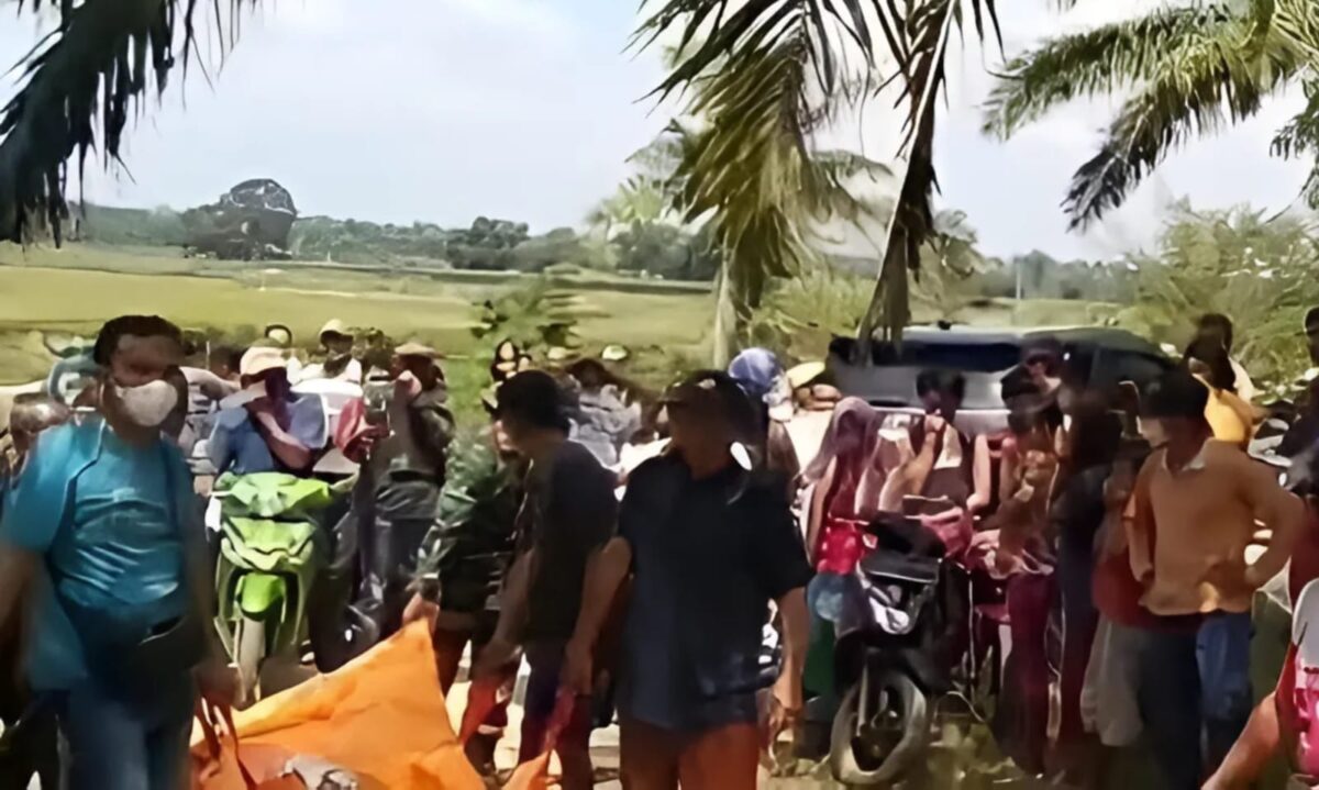 Pihak kepolisian saat mengevakuasi penemuan jasad wanita inisial AY Sungai Way Seputih Haduyang Ratu di Lampung Tengah, Minggu (24/7/2022), lalu.