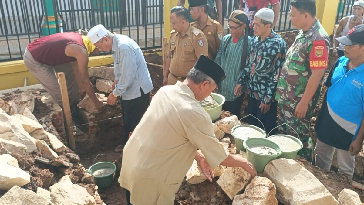 Tahapan Awal Rehab Balai Desa Pekon Rejosari, Pringsewu dihadiri para Tokoh Pekon setempat, Selasa 30 April 2024. Foto : Agus Yulianto/Media Prioritastv.com.