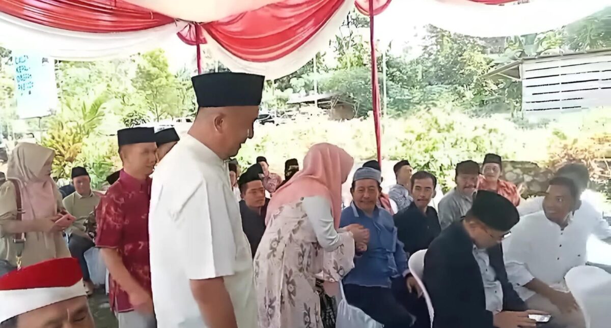 Ketua Tim Penjaringan Pendaftaran Cakada PKB Tanggamus Nuzul Irsan, saat Menyambut Tamu Undangan, Selasa 30 April 2024. Foto : Edi Hidayat/Media Prioritastv.com.