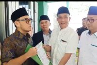 Muhammad Rano Alfath saat Mengambil Formulir Pendaftaran Balon Bupati Tanggamus mewakili Ayahnya Haji Mohammad Saleh Asnawi, Selasa 30 April 2024. Foto : Edi Hidayat/Media Prioritastv.com.