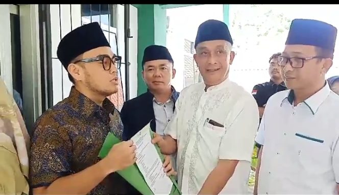 
 Muhammad Rano Alfath saat Mengambil Formulir Pendaftaran Balon Bupati Tanggamus mewakili Ayahnya Haji Mohammad Saleh Asnawi, Selasa 30 April 2024. Foto : Edi Hidayat/Media Prioritastv.com.