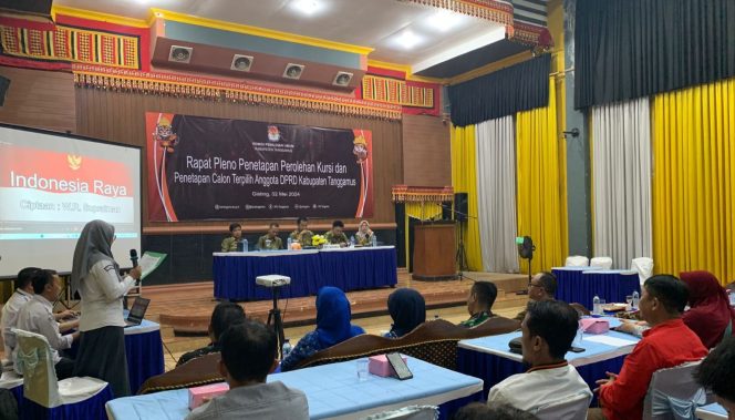 
 Rapat Pleno Penetapan Perolehan Kursi dan Penetapan Calon Terpilih Anggota DPRD Kabupaten Tanggamus Hasil Pemilu 2024 di Aula Serumpun Padi Pekon Kutadalom, Gisting, Kamis 02 Mei 2024, sore. Foto : Edi Hidayat/Media Prioritastv.com.