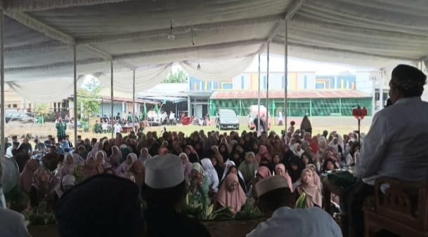 Ratusan Jamaah Haul Syekh Nawawi Al-Bantani di Lingkungan Pancawarna, Kuripan, Kota Agung, Tanggamus, Minggu 5 Mei 2024. Foto : Herdi/Media Prioritastv.com.