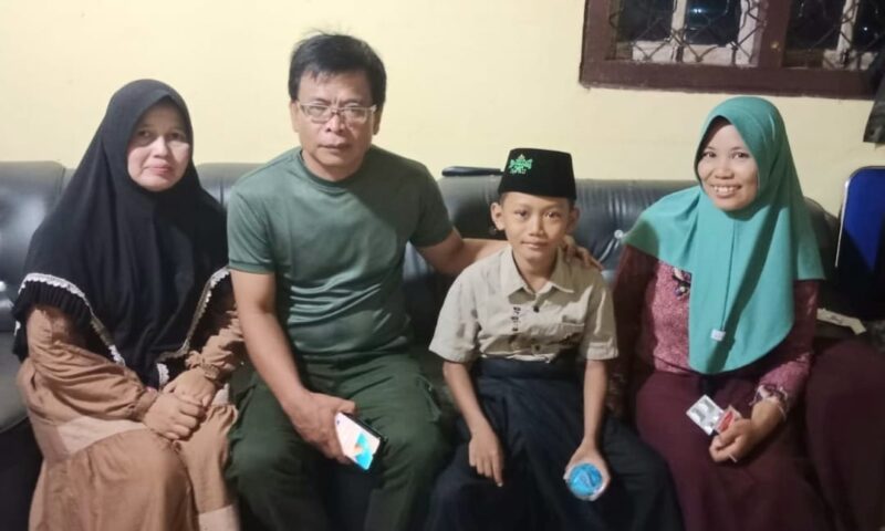 Kebahagian Kakon Wonoharjo, Daryanto usai Mengkhitan Putra Kesayangannya, Jumat 3 April 2024. Foto : Dok. Daryanto.