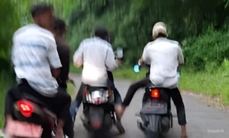Para Pelaku Yang Tertangkap Kamera Warga saat Kabur Usai Mencuri Motor di Area Kuda Kepang Pekon Talang Rejo, Kota Agung Timur, Tanggamus pada Minggu 20 Februari 2023, lalu. Foto : Tangkapan Layar.