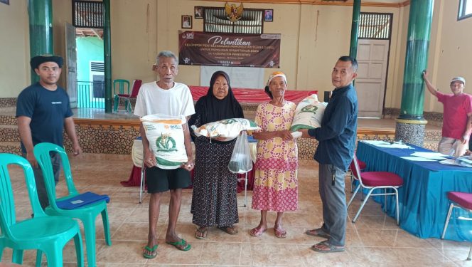
					Pekon Ambarawa Barat Salurkan Bantuan Beras kepada 439 KPM