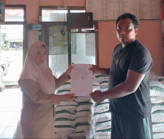 
					237 KPM di Pekon Sumberbandung Terima Bantuan Beras