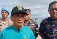 Kadis Pariwisata Tanggamus, Suyanto saat Memberikan Keterangan Usai Bersih Pantai Batu Balai, Selasa 14 Mei 2024. Foto : Herdi/Media Prioritastv.com.