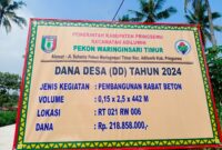 Papan Informasi Anggaran Rabat Beton di Pekon Waringinsari Timur. Foto : Agus Yulianto 