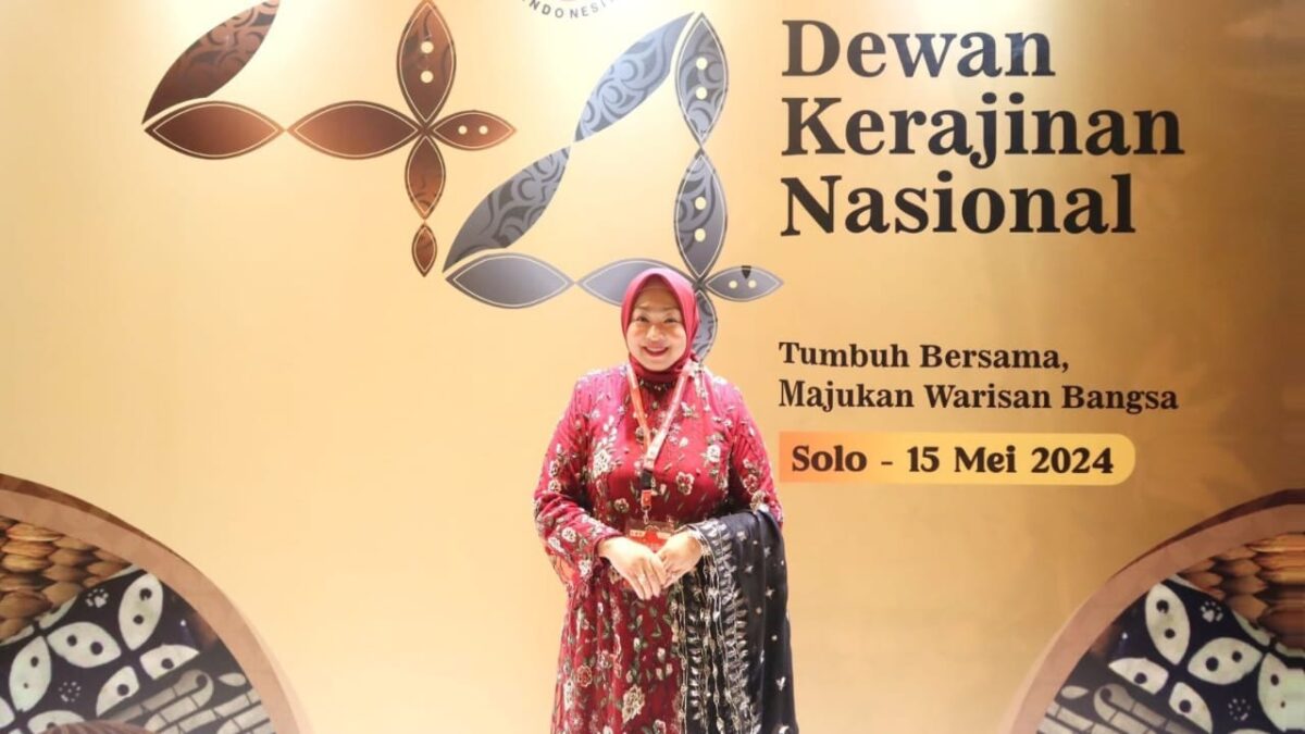 Ketua Dekranasda Kabupaten Tanggamus, Ny. drg. Hellen Veranica, M.Kes saat Menghadiri Puncak 
 HUT Ke-44 Dewan Kerajinan Nasional (Dekranas) di Hotel Alila, Solo, Provinsi Jawa Tengah, Rabu 15 Mei 2024. Foto : Faisal/Media Prioritastv.com.