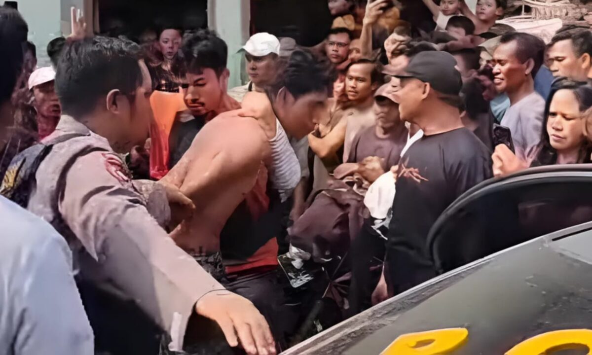 Kedua Pelaku saat Dievakuasi Kepolisian ke Polsek Gading Rejo, Jumat 17 Mei 2024. Foto : Polres Pringsewu.