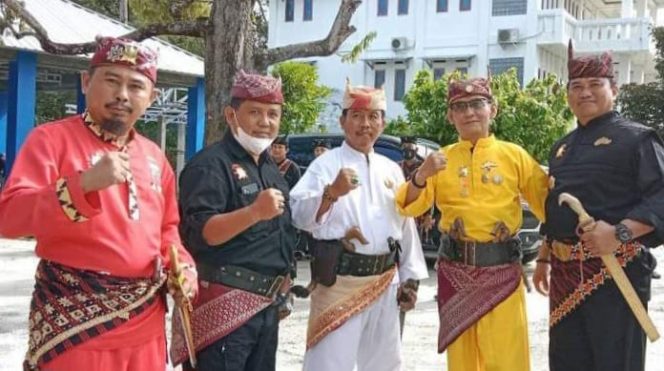 
 Muzani Tokoh Adat Tanggamus Kecam Penggunaan Maskot Pilkada oleh KPU Bandar Lampung