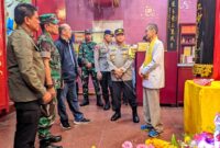 Kapolda Lampung dan Jajaran saat Pantau Perayaan Waisak 2024. Foto : Humas Polda Lampung.