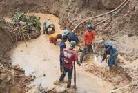 Pencarian Sariyadi (38) Korban Tertimbun Longsor di Datar Lebuay, Air Naningan, Tanggamus, Senin 27 Mei 2024. Foto : Basarnas Lampung.