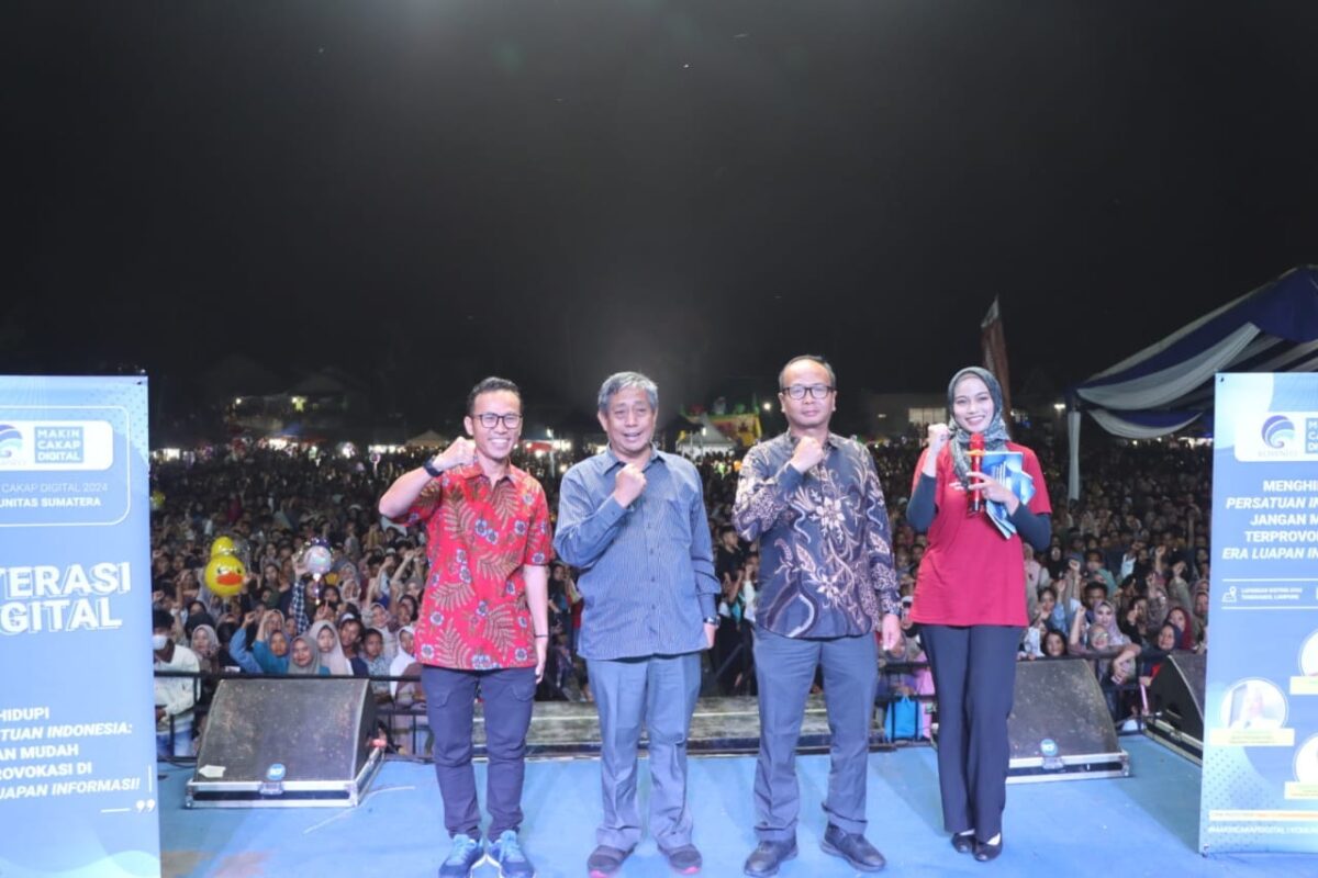Kadis Kominfo Tanggamus saat Melaksanakan Talk Show Chip In Literasi Digital di Lapangan Gisting Atas, Sabtu 1 Juni 2024. Foto : Herdi/Media Prioritastv.com.
