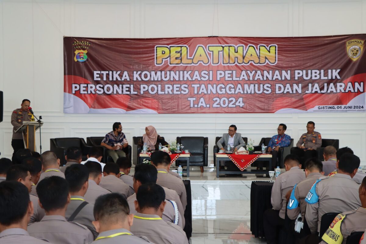 Personel Polres Tanggamus saat Gelar Pelatihan Etika Komunikasi Pelayanan Publik Tahun 2024. Foto : Asrul Ariski.