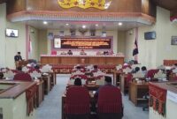 Anggota DPRD Lampung Barat saat Rapat Paripurna di Ruang Sidang Maghgasana.