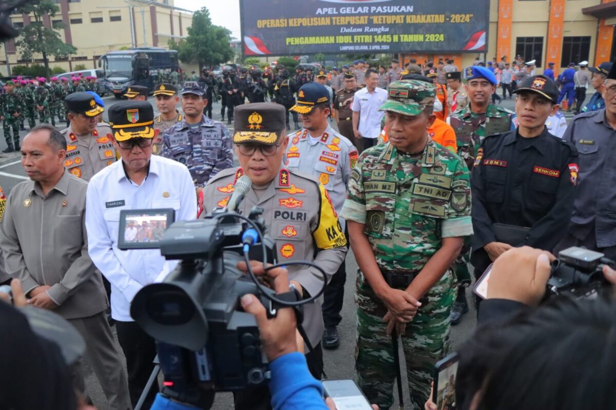 Kapolda Lampung Irjen Pol Helmy Santika saat Memberikan Keterangan Pers Terkait Intruksi Jajarannya untuk Cegah PMI/TKW Ilegal Hingga Ke Kampung-Kampung Lewat Sosialisasi. Dok. Bidhumas Polda Lampung. 