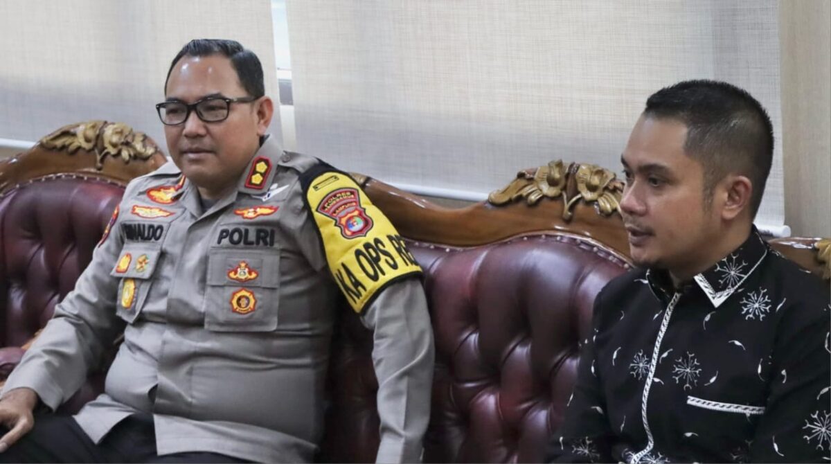 Kapolres Tanggamus AKBP Rinaldo Aser, SH. SIK. MSi mengadakan audiensi dengan Badan Pengawas Pemilu (Bawaslu) Kabupaten Tanggamus. Foto : Humas Polres Tanggamus.