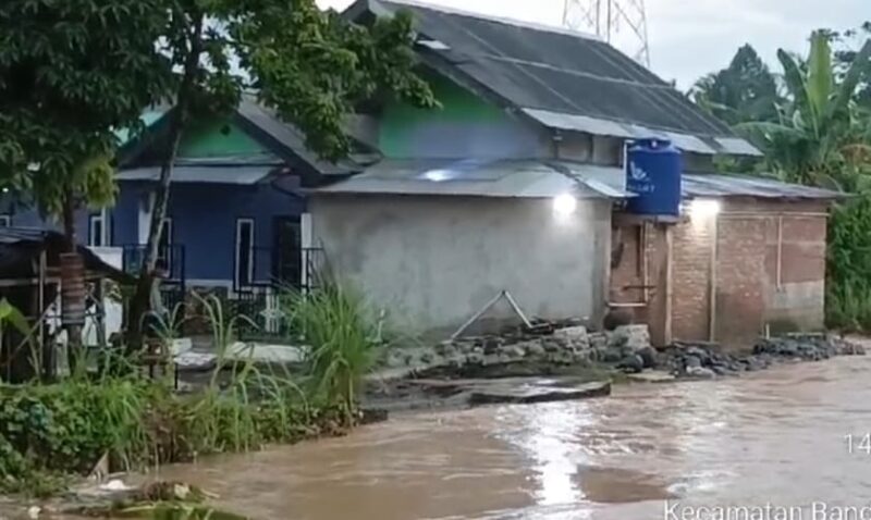 Kondisi Aliran Air Way Semuong Tanggamus Pasca Diguyur Hujan Deras. Foto: Herdi.