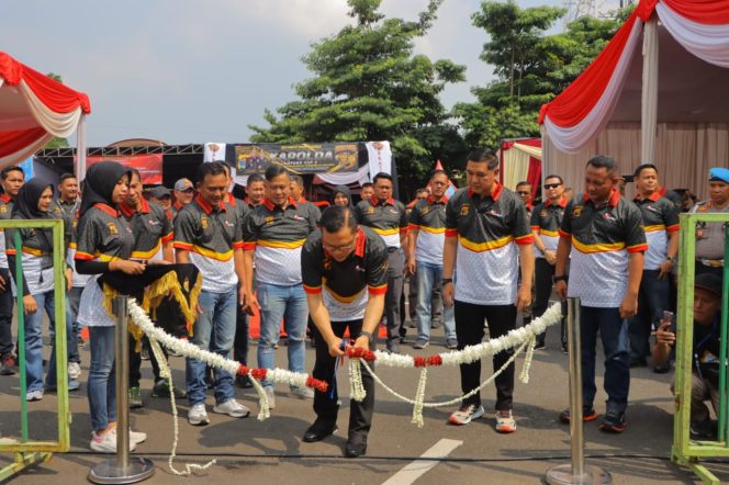 
 Kapolda Lampung Irjen Pol Helmy Santika S.H.S.I.K.M.Si, saat Membuka Perlombaan Kicau Kapolda Cup III. Dok. Bidhumas Polda Lampung. 