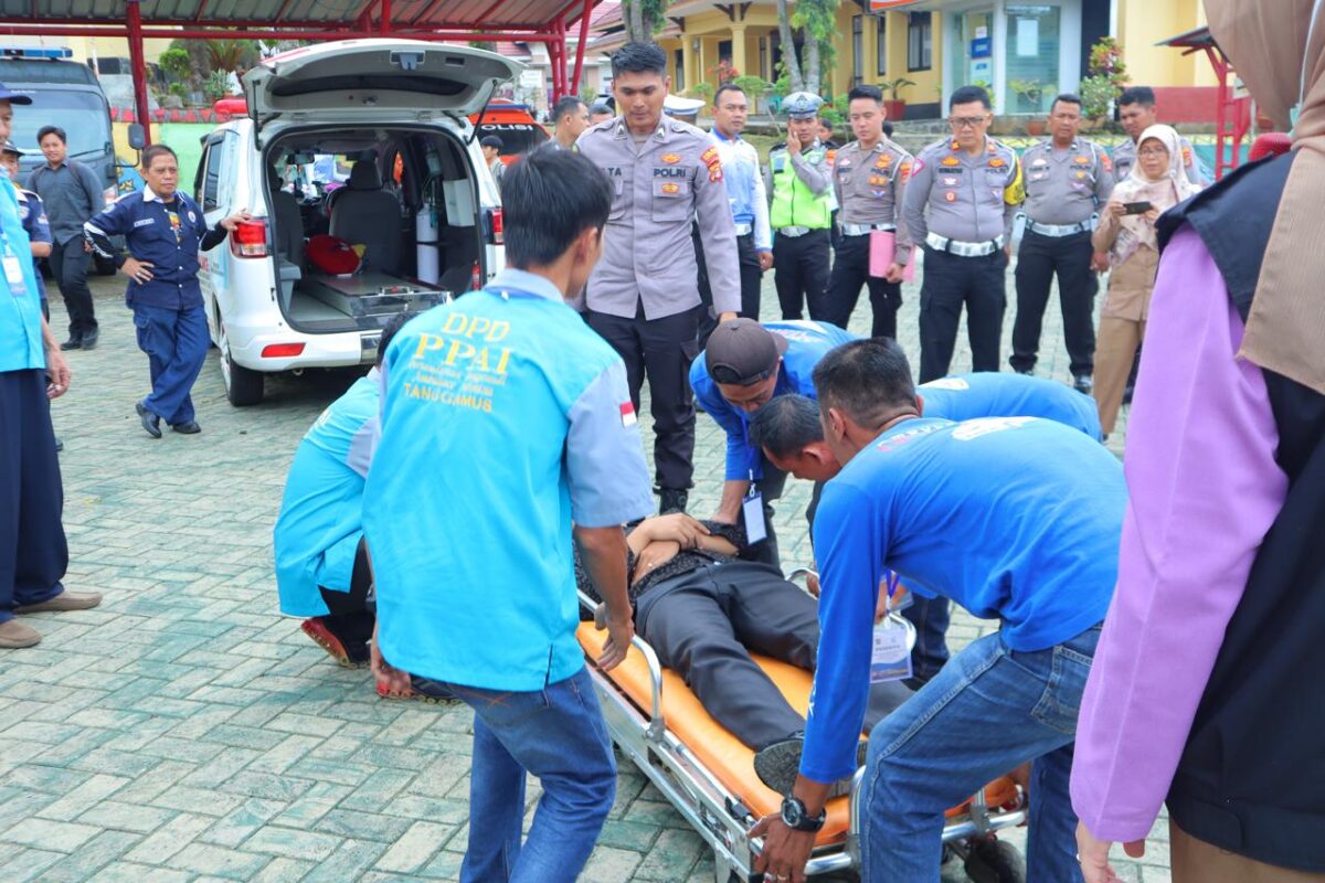 Komunitas/Club Motor serta Supir Ambulans Tanggamus saat Mengikuti Pelatihan Safety Riding di Polres Tanggamus. Foto: Humas Polres Tanggamus. 
