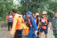 Jasad Painah, Korban Serangan Buaya Semaka, Tanggamus saat Dievakuasi Tim SAR Gabungan, Selasa 25 Juni 2024, sore. Foto : Edi Hidayat/Media Prioritastv.com.