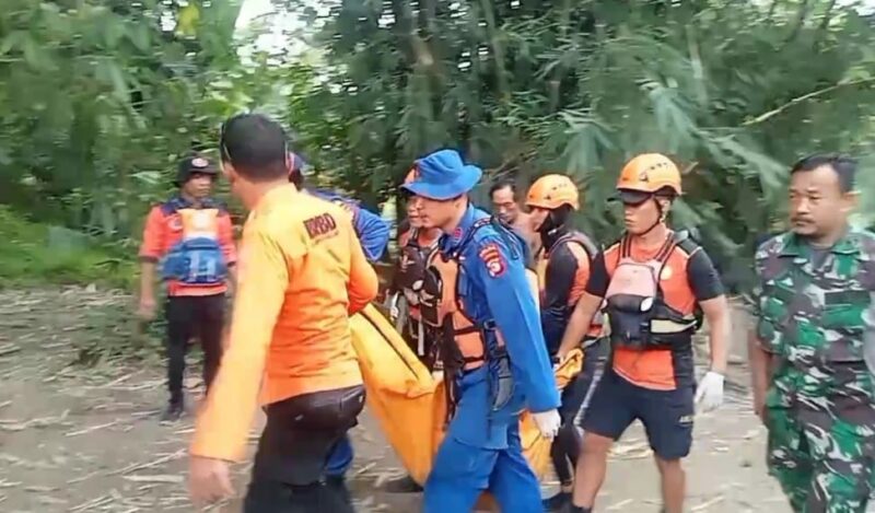 Jasad Painah, Korban Serangan Buaya Semaka, Tanggamus saat Dievakuasi Tim SAR Gabungan, Selasa 25 Juni 2024, sore. Foto : Edi Hidayat/Media Prioritastv.com.