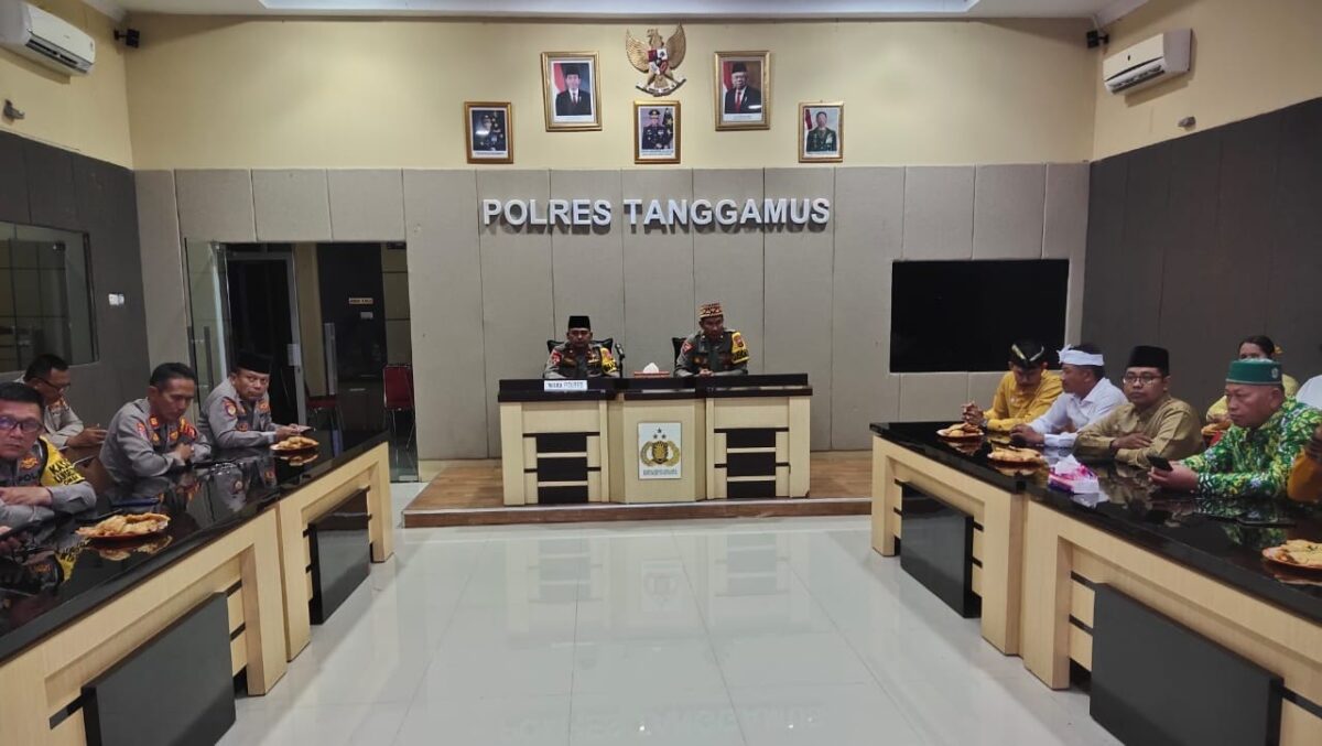 Polres Tanggamus AKBP Rinaldo Aser saat Gelar Doa Bersama Lintas Agama dalam Rangka Peringatan Ke-78 Hari Bhayangkara Tahun 2024. Foto : Humas Polres Tanggamus. 