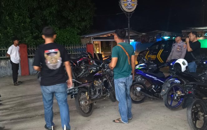 
 Cegah Aksi Balap Liar di Malam Hari, Polsek Banjar Agung Amankan 14 Unit Sepeda Motor Gunakan Knalpot Brong