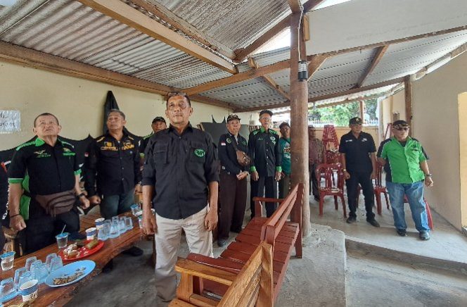 Anggota RAPI Tanggamus saat pertemuan dan menyanyikan lagu Indonesia Raya di Talang Padang, Minggu 28 Juli 2024 | Foto : Asrul Ariski/Media Prioritastv.com.
