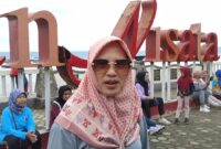 Komisoner KPU Tanggamus, Amhani saat menghadiri deklarasi pekon pengawasan partisipatif yang digelar oleh Bawaslu di Taman Wisata Muara Indah, Kelurahan Baros, Kota Agung, Sabtu 6 Juli 2024. Foto : Herdi/Media Prioritastv.com.