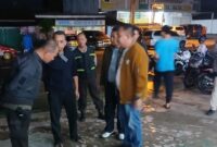 Polisi saat mendatangi TKP duel berdarah di Kota Metro, Lampung, Senin 8 Juli 2024, malam.